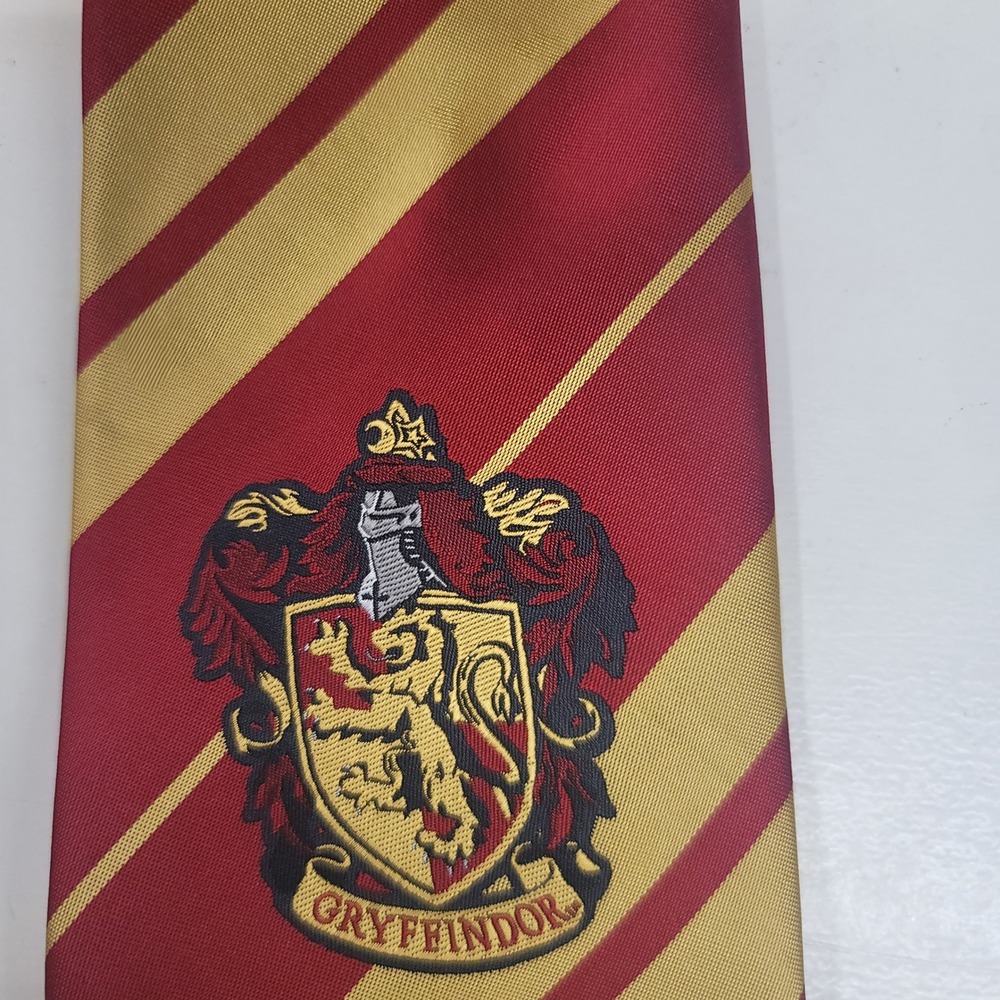 Harry Potter‎ Gryffindor Crest Necktie Red Gold Stripes Polyester - Picture 2 of 4
